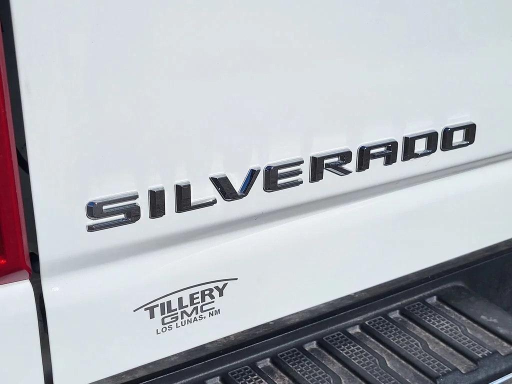 Used 2024 Summit White Chevrolet LT image 8