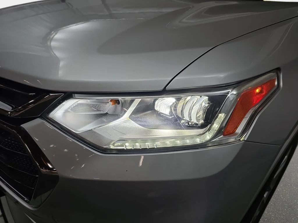 Used 2020 Silver Ice Metallic Chevrolet Premier image 32
