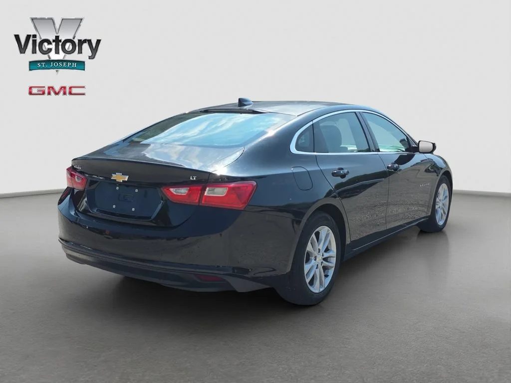 Used 2018 MOSAIC BLACK METALLIC Chevrolet LT image 17