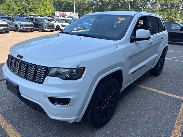 Used 2022 White Jeep Laredo X image 3