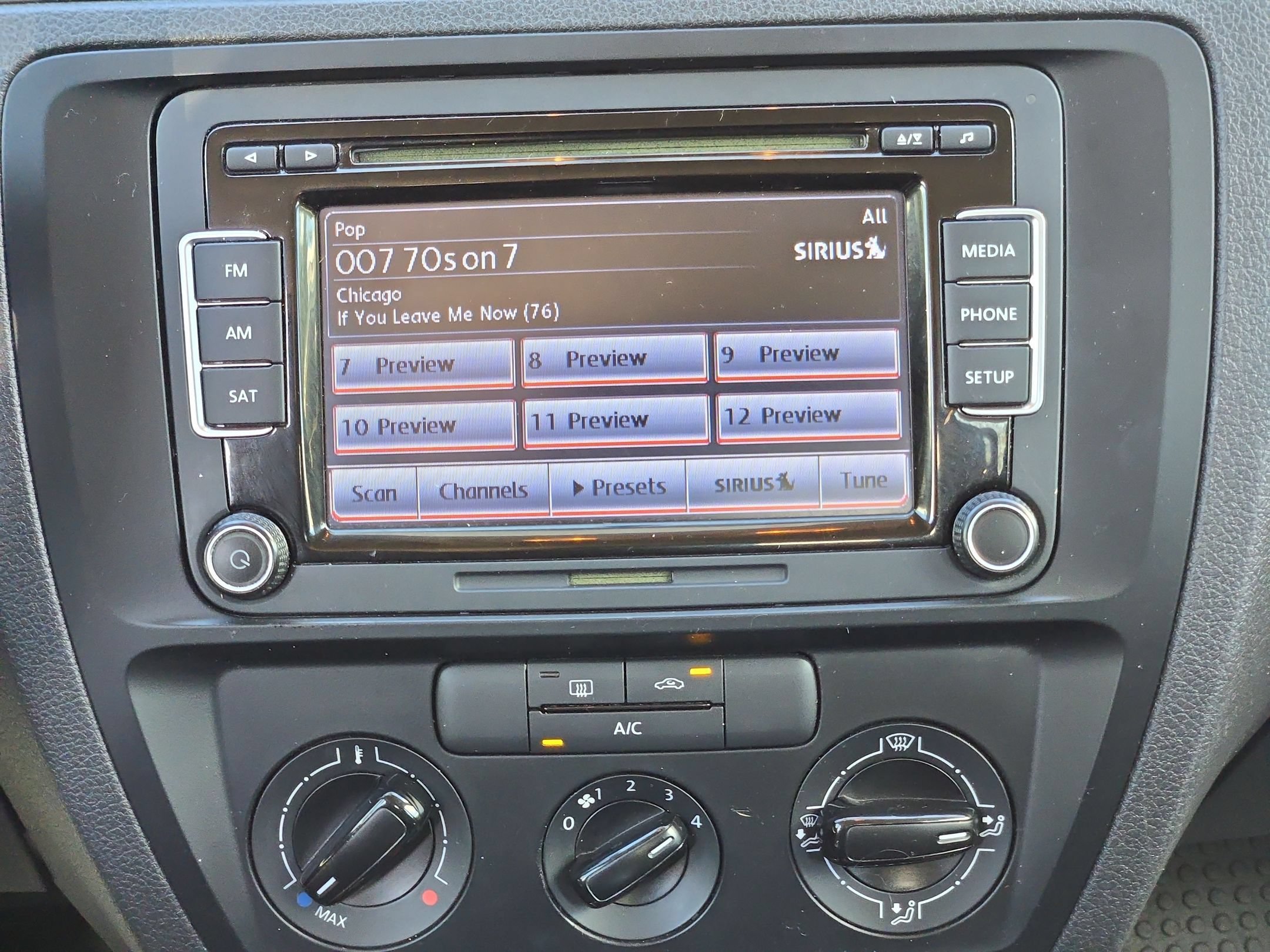 Used 2015  Volkswagen  image 17