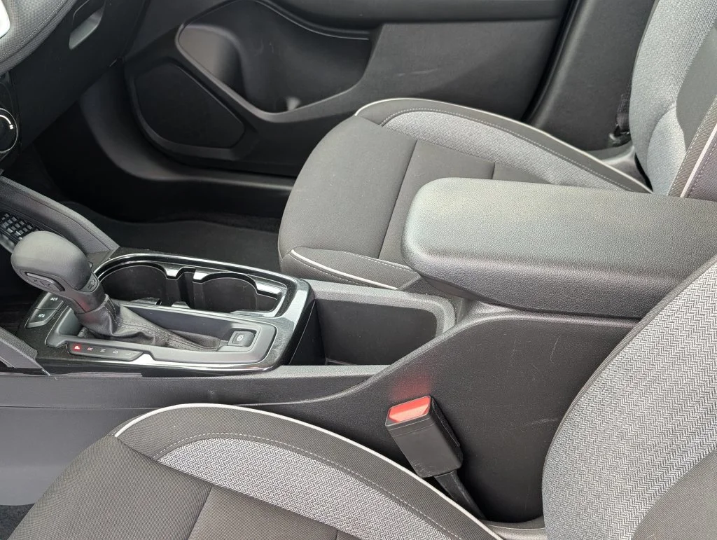 Used 2025 White Chevrolet LT image 28