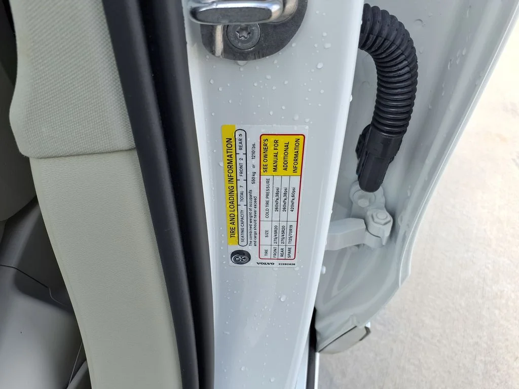 Certified Used 2025 White Volvo B5 Core image 38