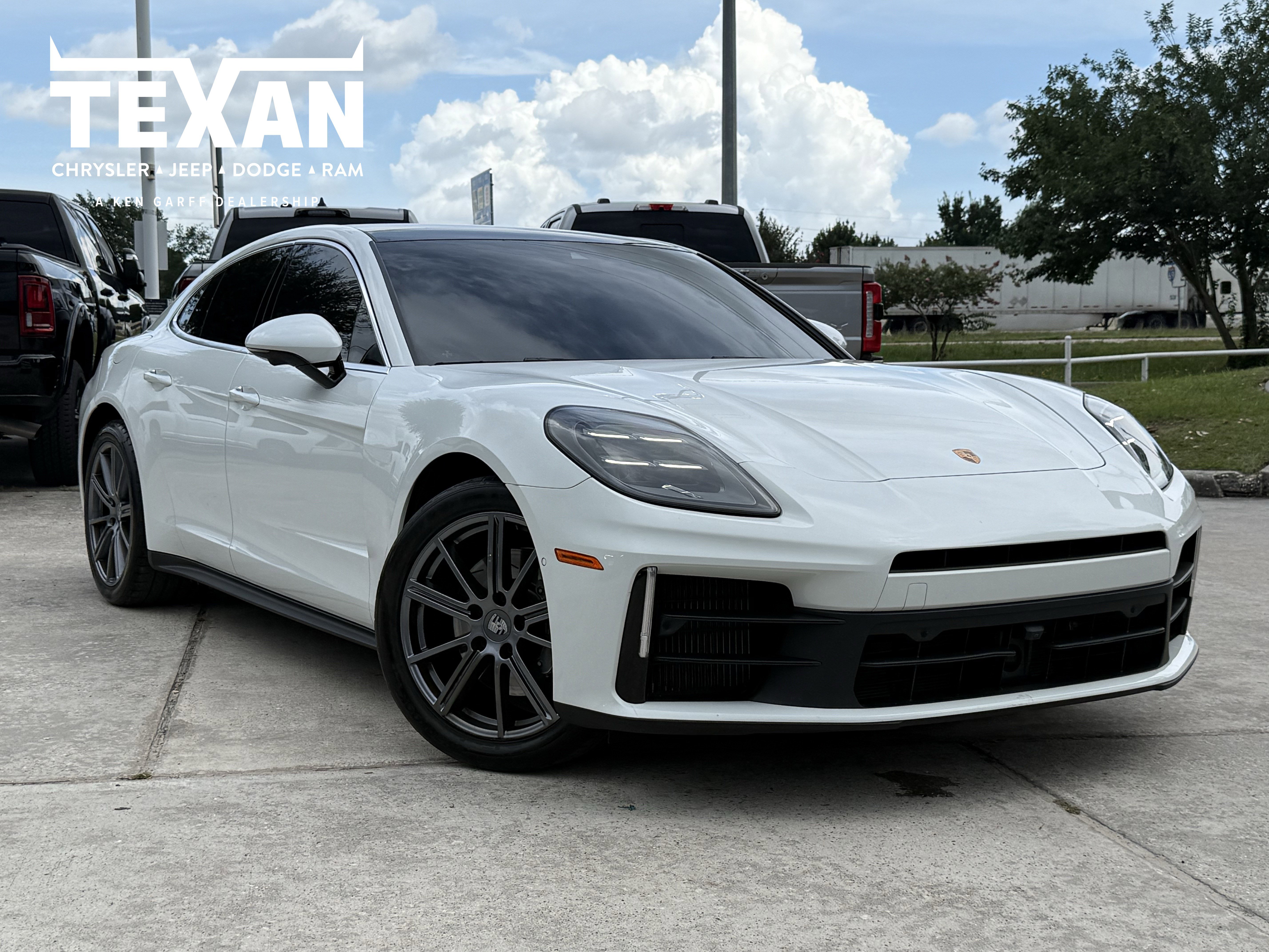 2025 Porsche Panamera 4's photo