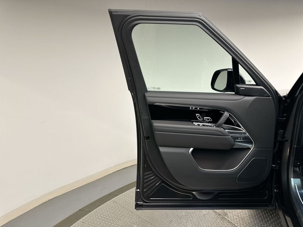 New 2026 Carpathian Grey Land Rover SE image 21