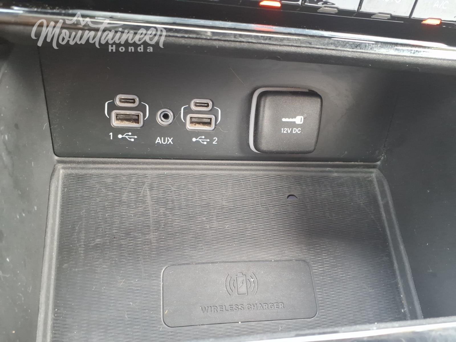 Used 2023 Diamond Black Crystal Pearlcoat Jeep Limited image 33