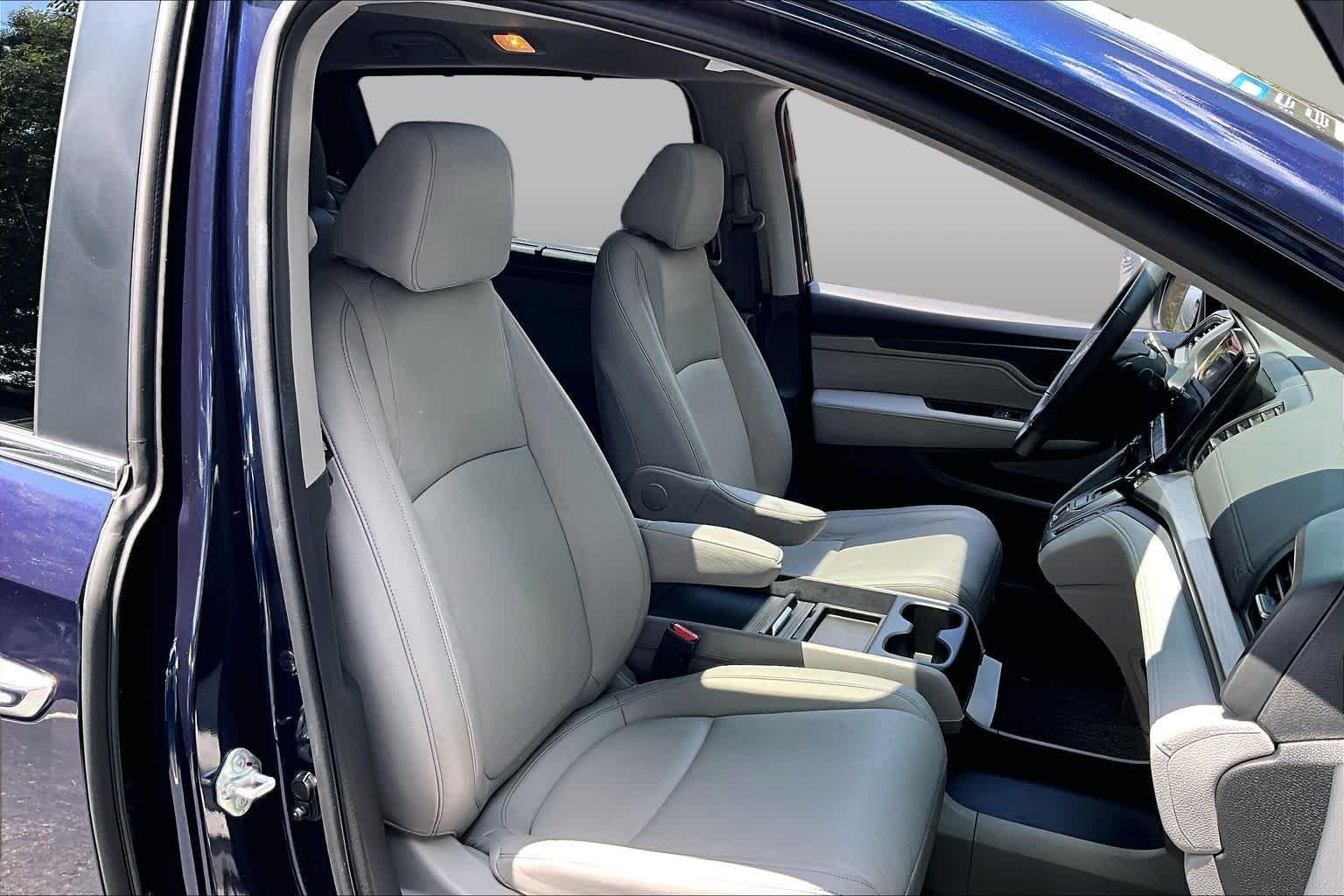 Used 2023 Obsidian Blue Pearl Honda EX-L image 9