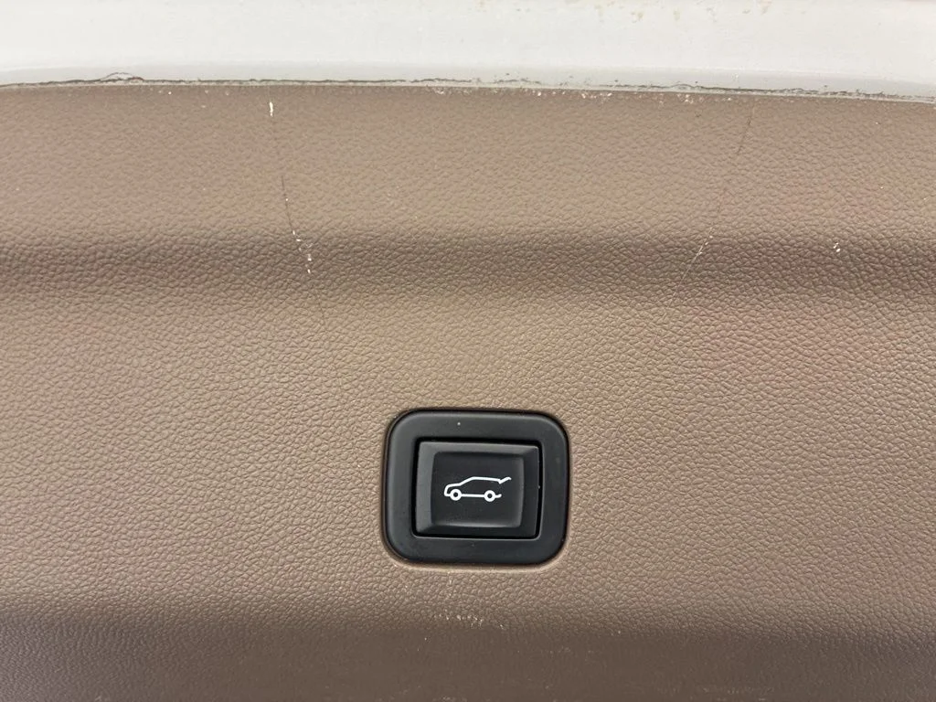Used 2022 White GMC Denali image 8