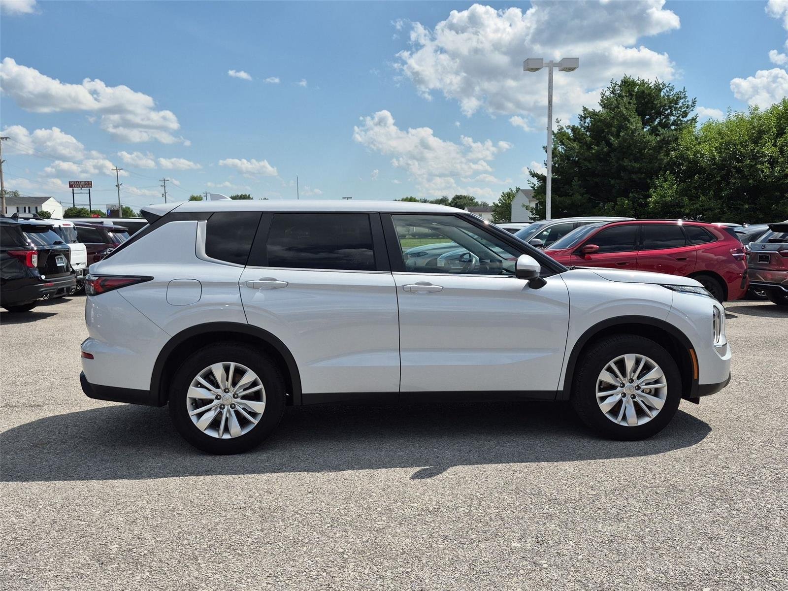 Used 2025 White Diamond Mitsubishi ES image 6