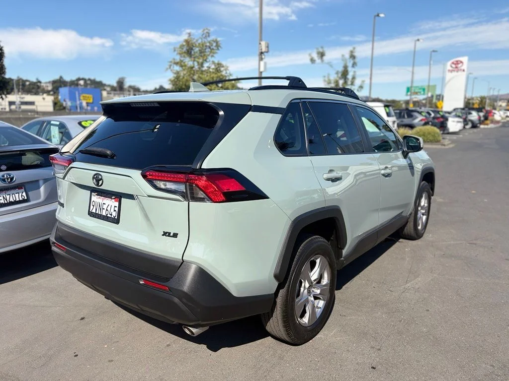 Used 2023  Toyota XLE image 5