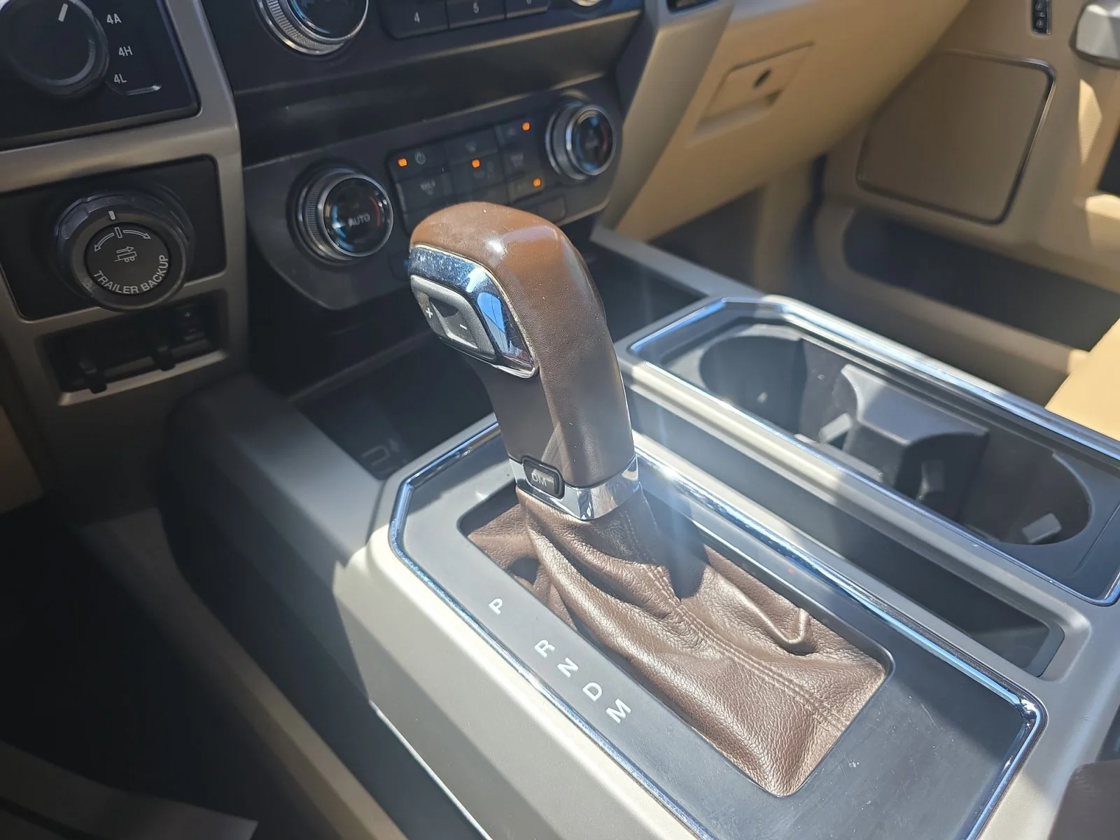 Used 2019 Agate Black Metallic Ford LARIAT image 21