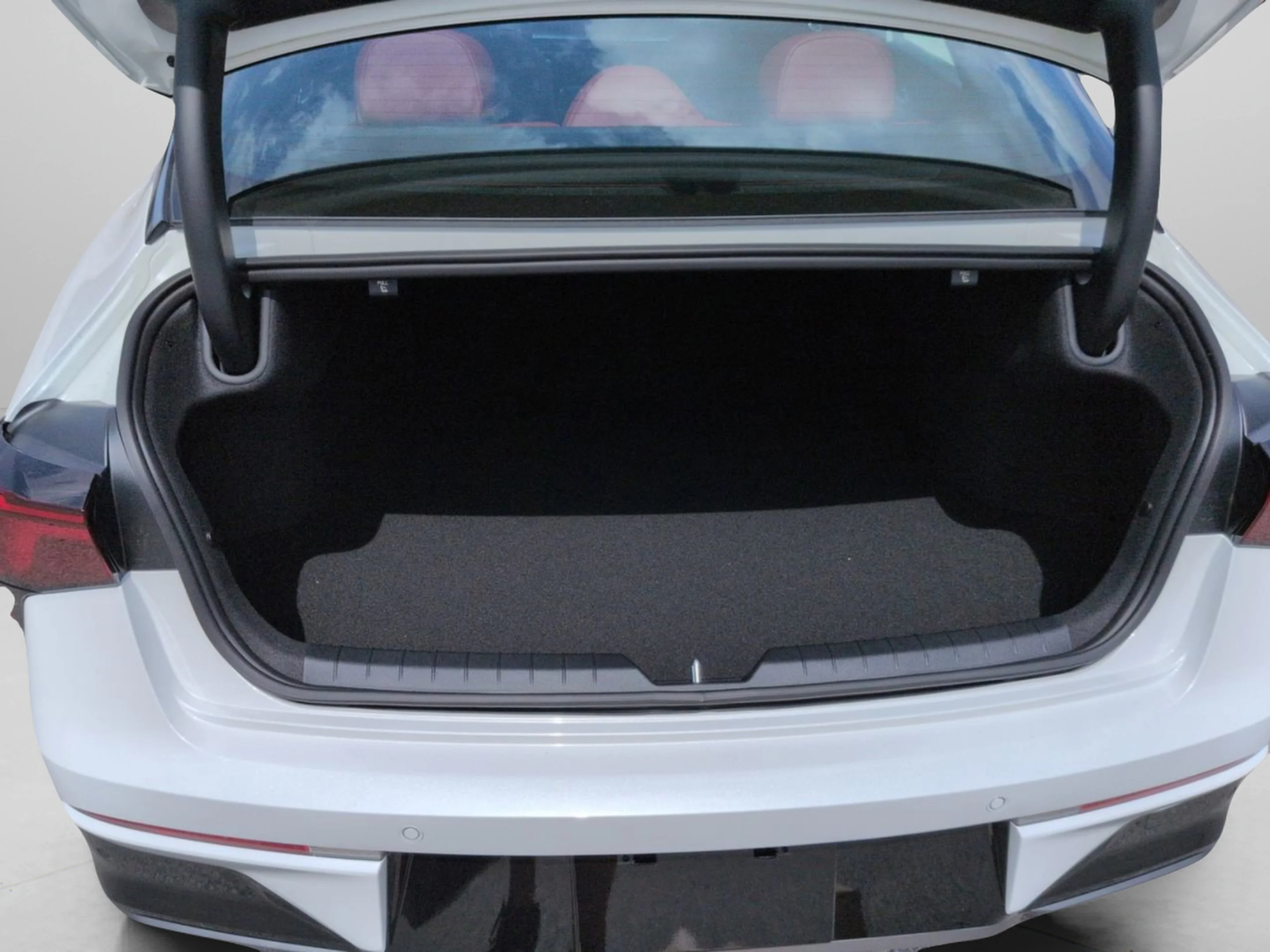 New 2026 Snow White Pearl Kia GT-Line image 10