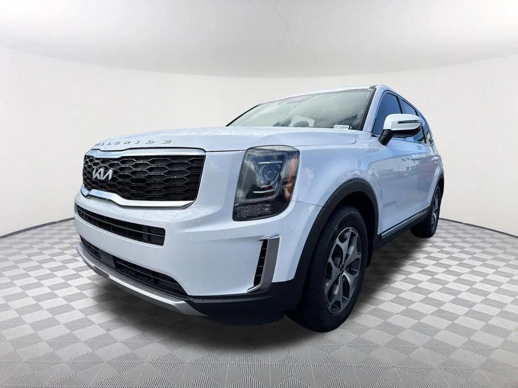 Used 2022 White Kia EX image 1