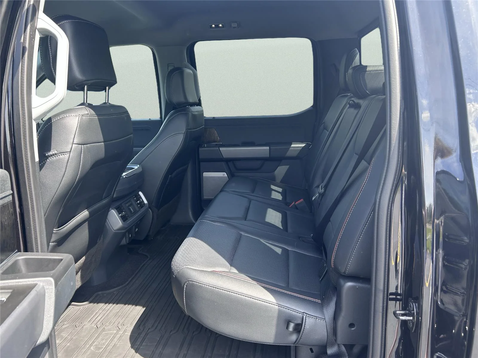 Used 2022 Agate Black/Stone Gray Ford LARIAT image 31