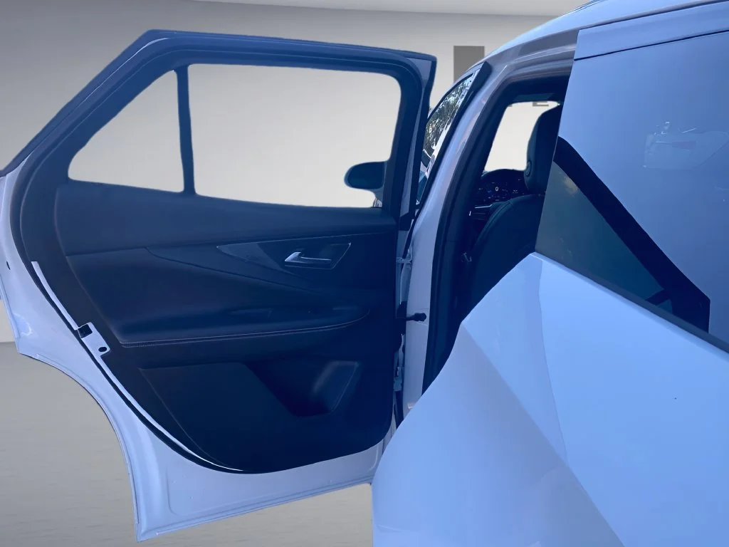 Used 2024 Summit White Chevrolet LT image 16