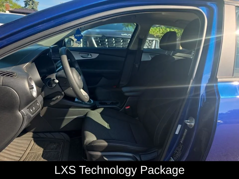 Used 2023 Blue Kia LXS image 3