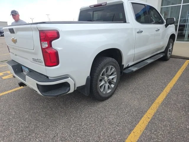 Used 2022 Iridescent Pearl Tricoat Chevrolet High Country image 4