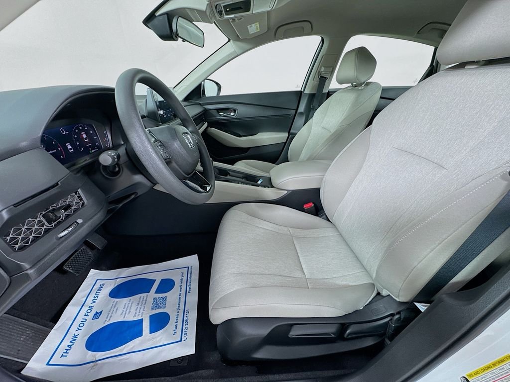 New 2026 Platinum White Pearl Honda LX image 24