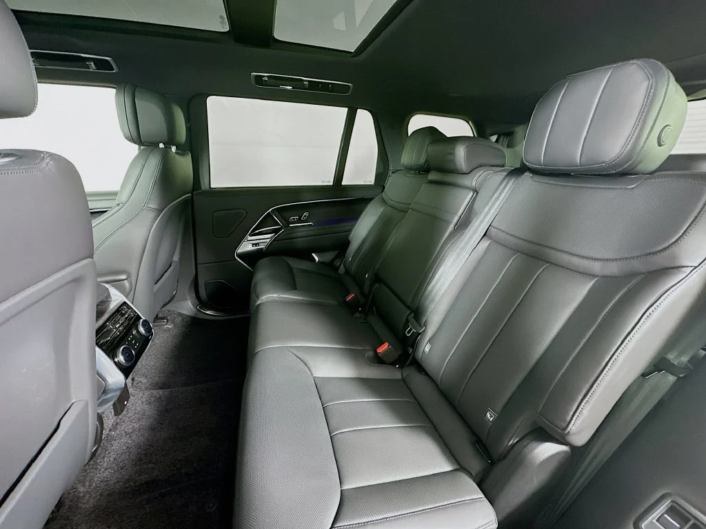 Certified Used 2025 Fuji White Land Rover SE image 24