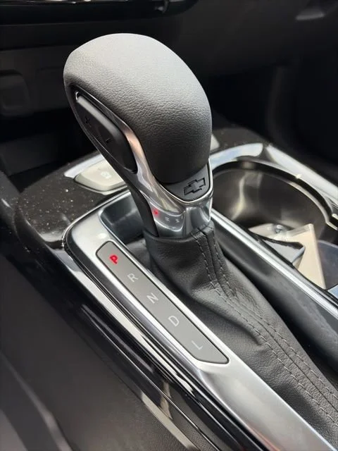 New 2026 Summit White Chevrolet ACTIV image 12