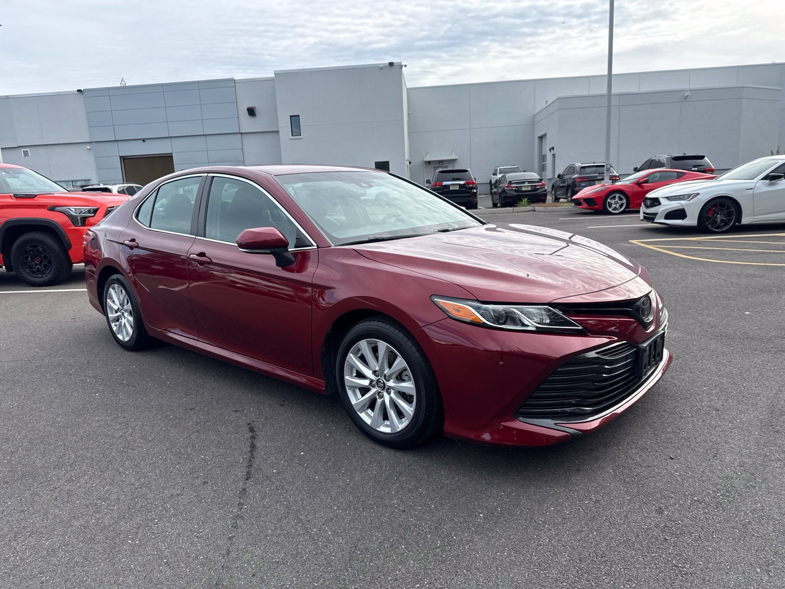 Used 2018 Red Toyota LE image 3