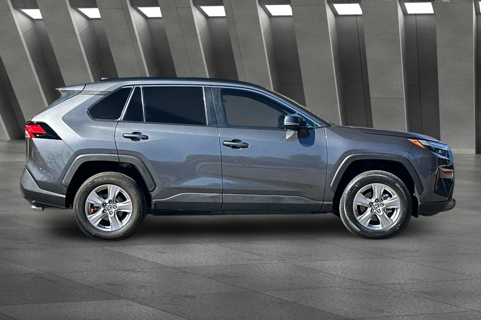 2023 Toyota RAV4 XLE - Photo 13