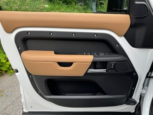 New 2026 Fuji White Land Rover S image 8
