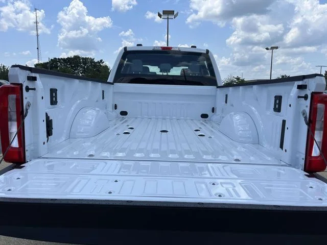 New 2026 Oxford White Ford XL image 8