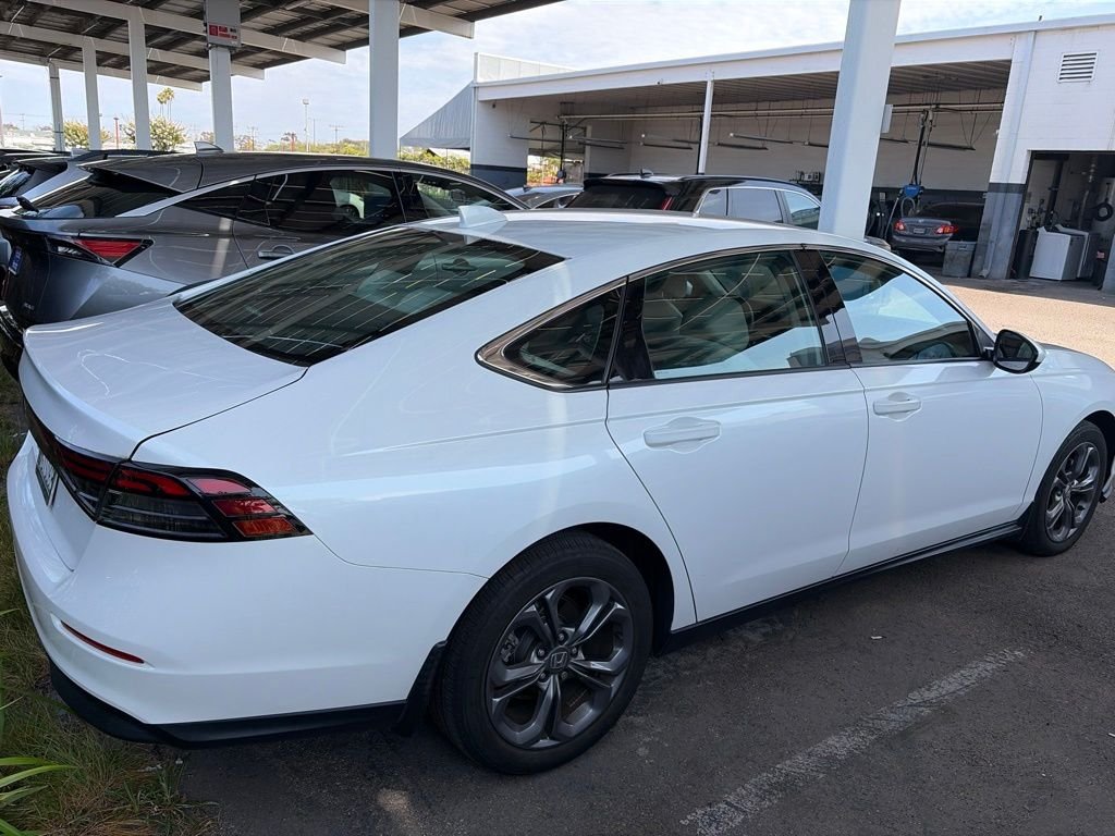 Used 2023 White Honda EX image 25