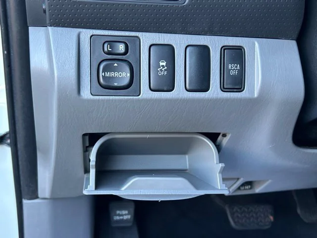 Used 2013 White Toyota Base image 47