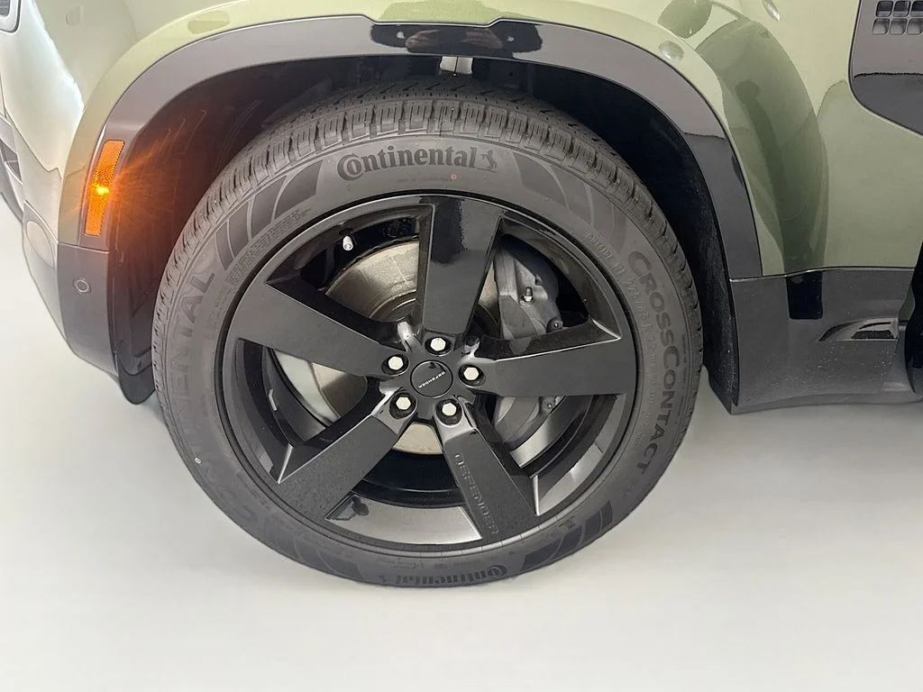 New 2026 Woolstone Green Land Rover X-Dynamic SE image 31