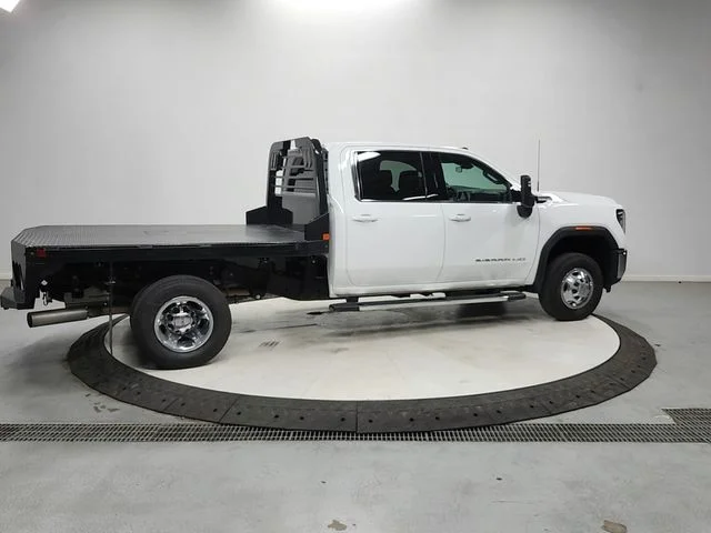 Used 2025 White GMC SLE image 8