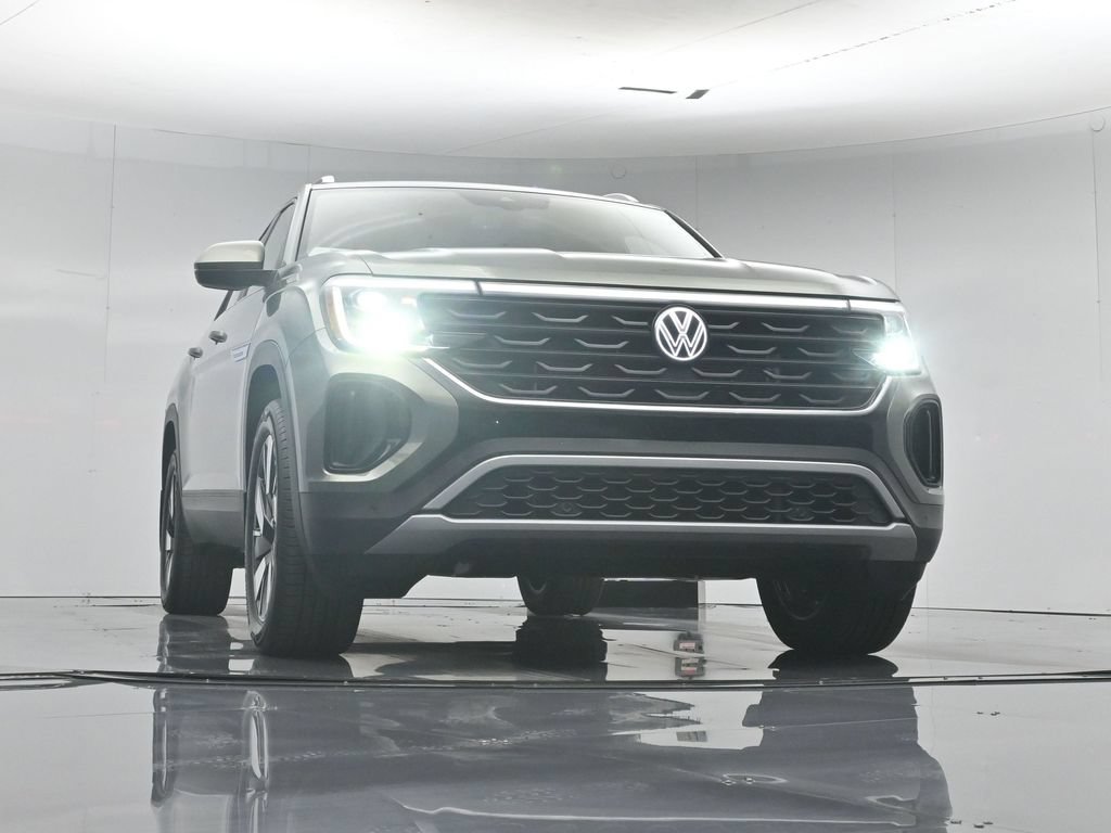 Used 2026 Green Volkswagen SE w/Technology image 49