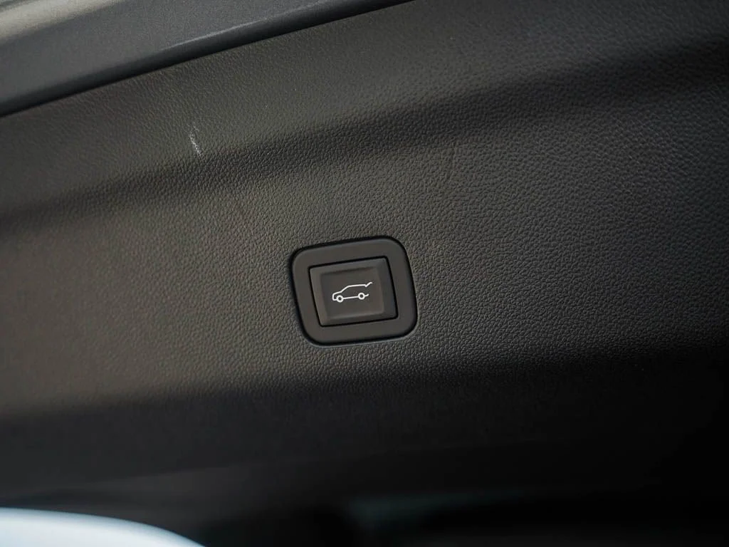2026 GMC Yukon XL Denali - Photo 8