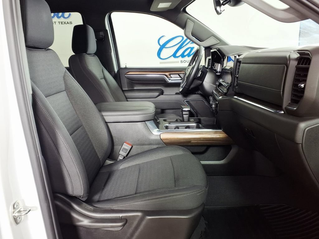 Used 2024 Summit White Chevrolet LT image 11