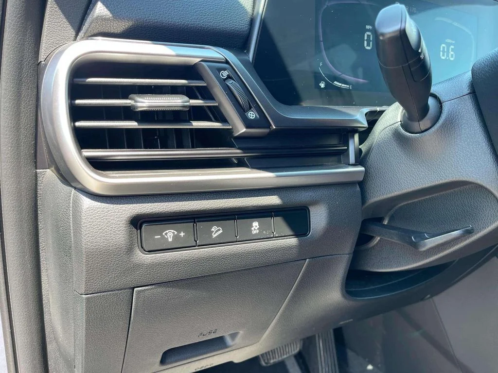 Certified Used 2024 Everlasting Silver Kia S image 18