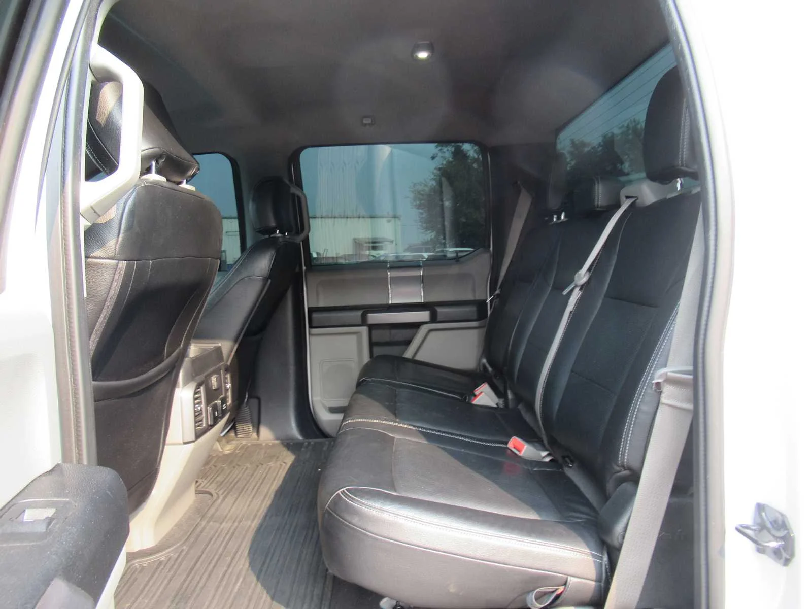 Used 2019 Oxford White Ford XLT image 22
