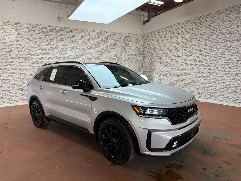 Used 2022 Sparkling Silver Kia SX image 1