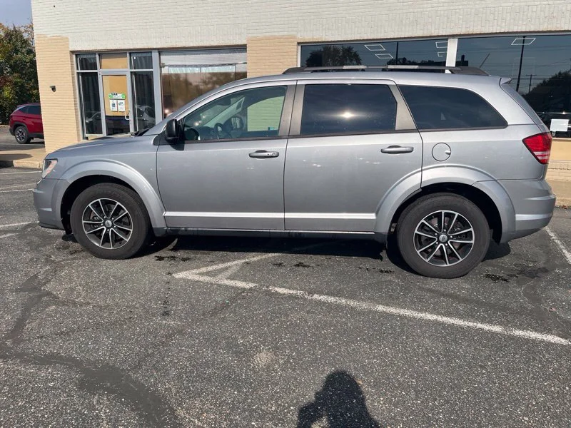 Used 2018 Silver Dodge SE image 8