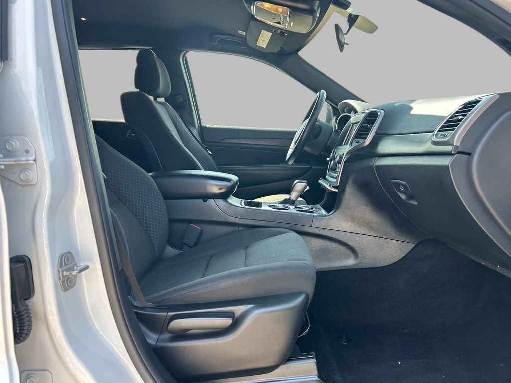 Used 2020 White Jeep Laredo E image 17