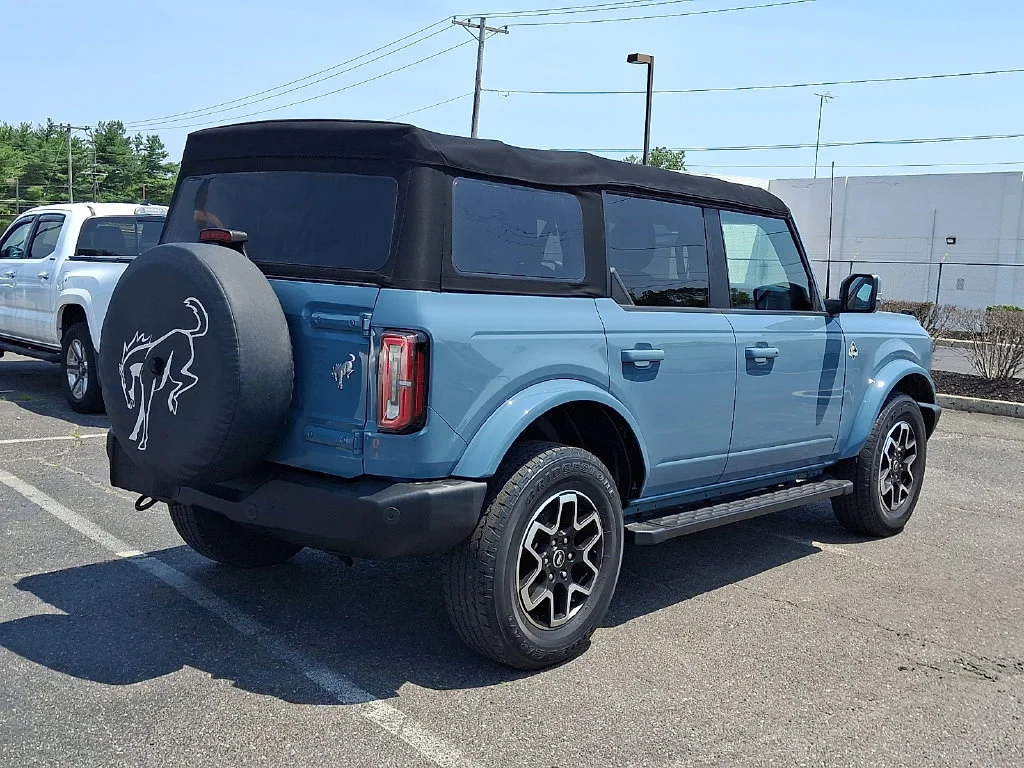 Used 2022 Green Ford Outer Banks image 12
