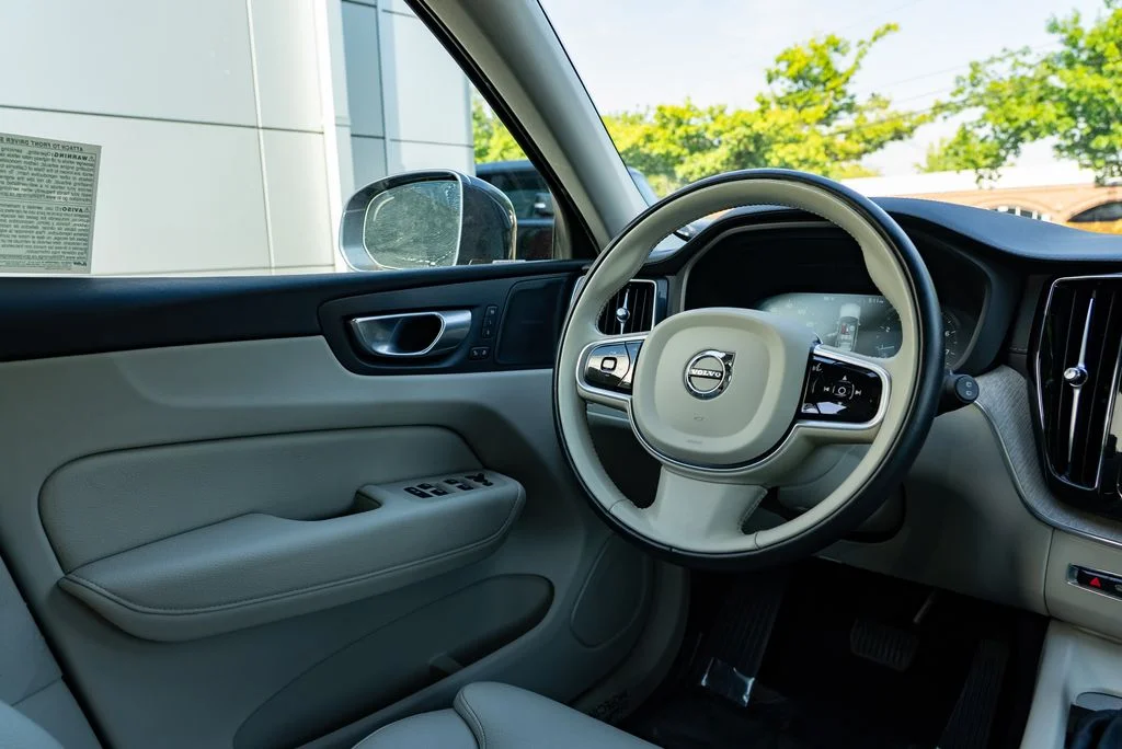 Used 2019 Blue Volvo T6 Inscription image 12