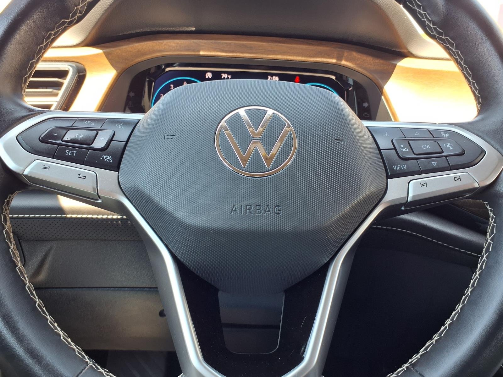 Certified Used 2025  Volkswagen SE image 16