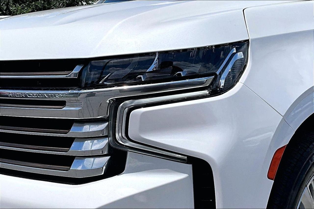 Used 2023 Iridescent Pearl Tricoat Chevrolet 4WD High Country image 34