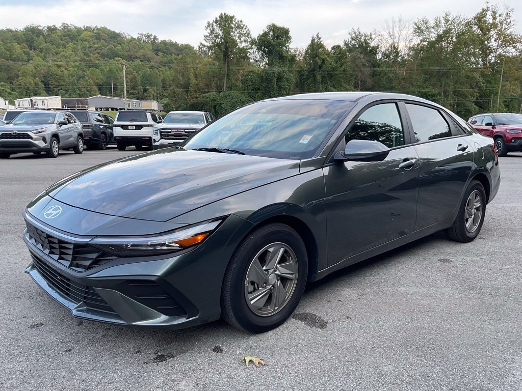 Used 2026 Gray Hyundai SE image 3