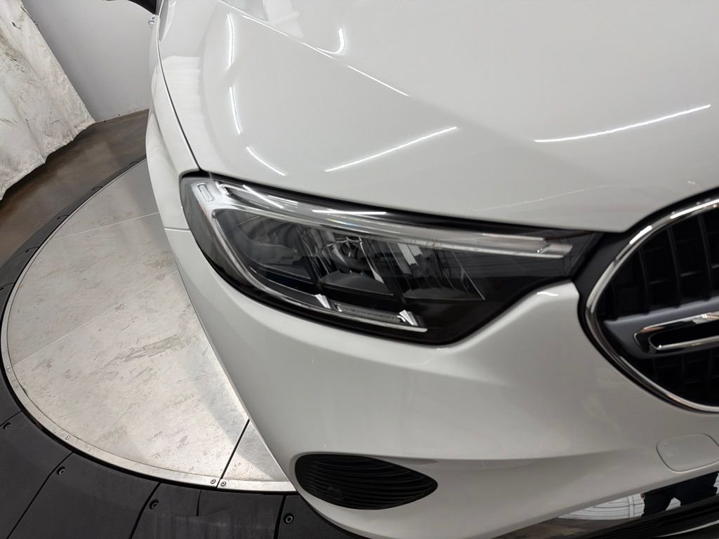 New 2027 Polar White Mercedes-Benz GLC 300 image 10