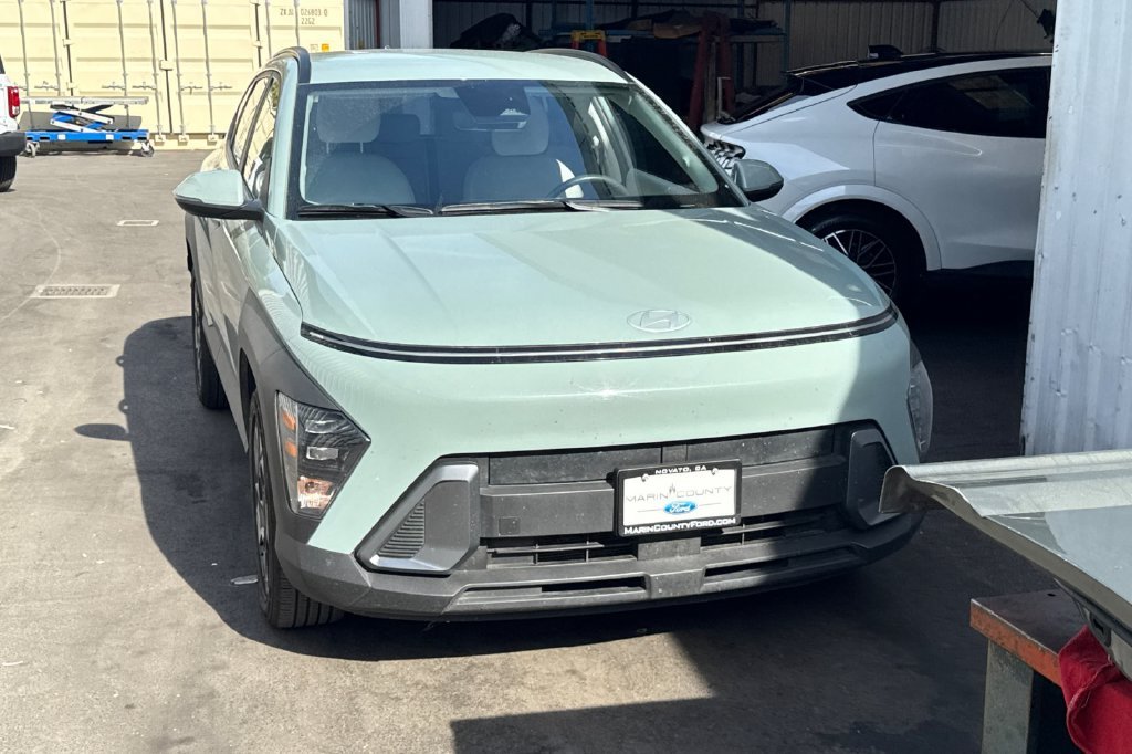 Used 2025 Green Hyundai SEL image 3