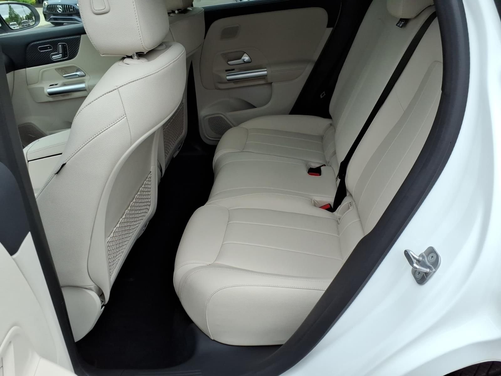 Certified Used 2025  Mercedes-Benz GLA 250 image 12