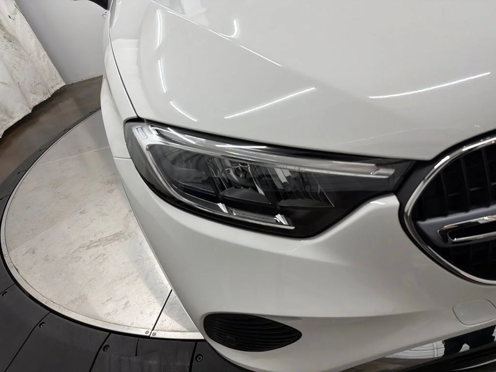 New 2027 White Mercedes-Benz GLC 300 image 10