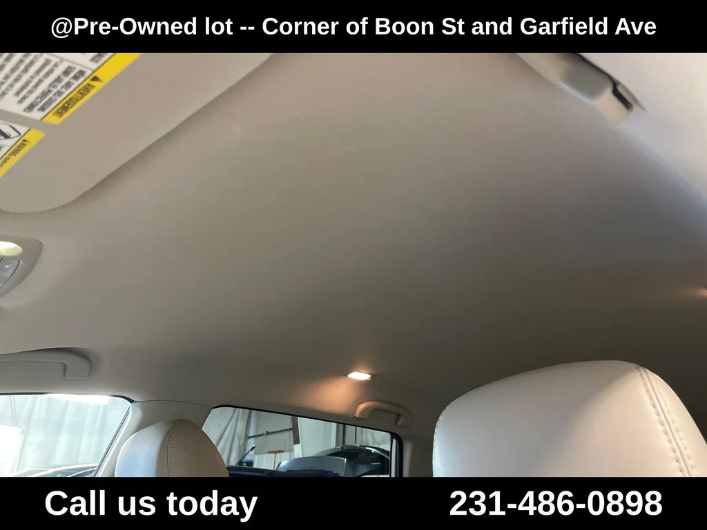 Used 2016 White Nissan SL image 13